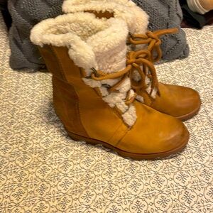 Sorel wedge Sherpa boot